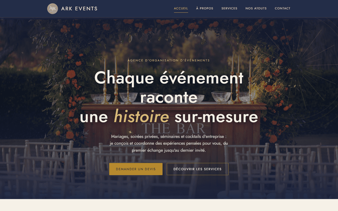 Page d’accueil d’arkeventsorganizer.com : « Chaque événement raconte une histoire sur-mesure », sur une photo de réception