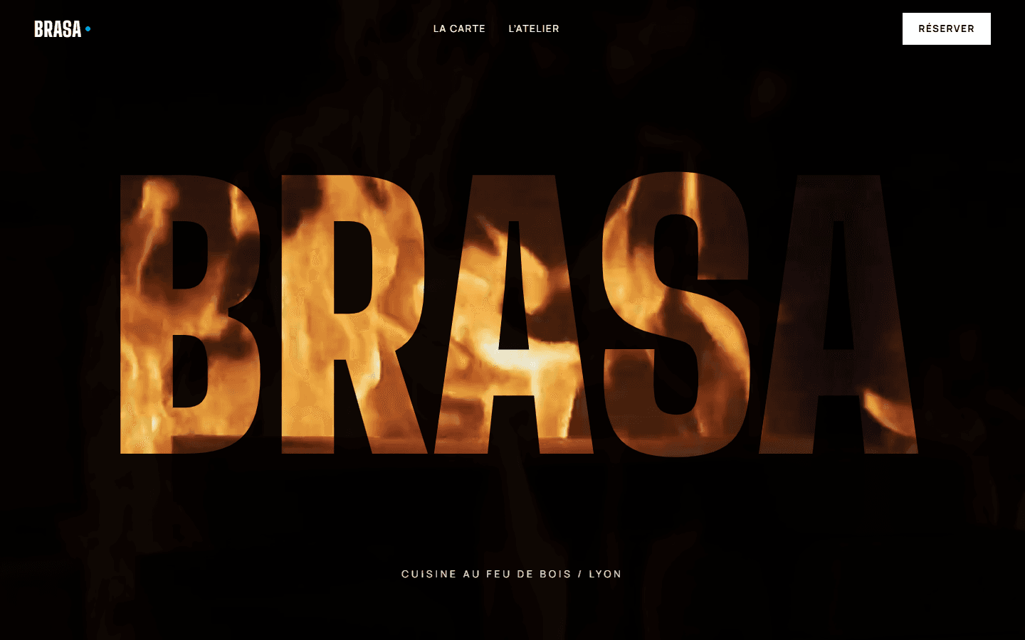 Accueil du concept Atelier Brasa : le mot BRASA rempli de flammes